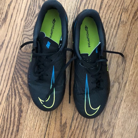 Nike Phantom 6 youth Soccer shoes worn twice - Picture 2 of 13